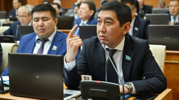 Фотография к новости: Зайытов: «Министр мен әкімнің баласы әскерде жүр» дегенді естімедім