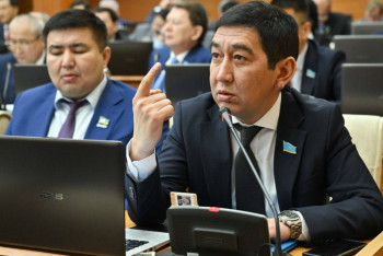 Фотография к новости: Зайытов: «Министр мен әкімнің баласы әскерде жүр» дегенді естімедім