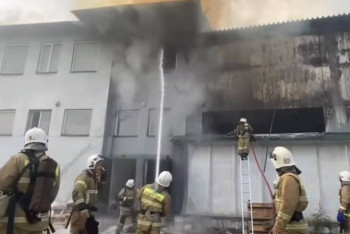 Фотография к новости: Алматыда қойма өртенді