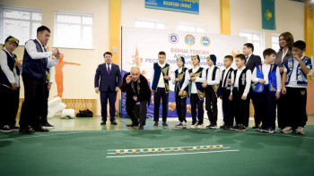 Фотография к новости: Бір уақытта екі миллионға жуық оқушы асық ату ойынына қатысты