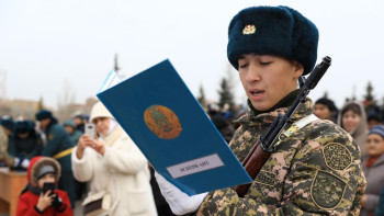 Фотография к новости: Астанада күзгі әскерге шақырылған жас сарбаздар Отанға адал қызмет етуге ант берді