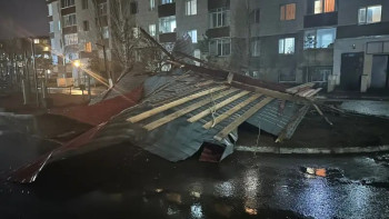 Фотография к новости: Қосшы қаласында күшті жел салдарынан 1229 абонент жарықсыз қалды