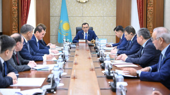 Фотография к новости: Сенаторлар палата отырысының күн тәртібін бекітті