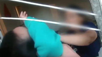 Фотография к новости: Шымкент полицейлері анасы мен баласын құтқарып қалды