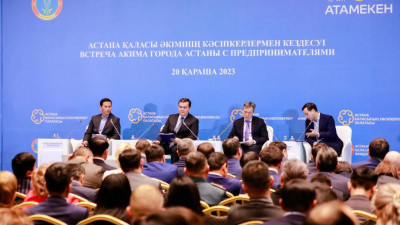 Көлік тұрағы, мектеп тамағы, инфрақұрылым: Астана әкімі кәсіпкерлермен кездесті