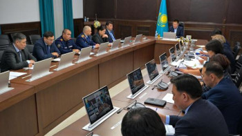 Фотография к новости: Дауыл шатырларды ғана емес  кейбір шенеуніктерді де орнынан ұшырды