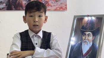 Фотография к новости: Хромтаулық оқушы қазақ ханының портретін сөйлетті