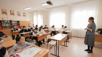 Фотография к новости: Мұғалімді жұмыстан заңсыз шығарған. Министр ұстаздарға «тиісетін» директорларды сынады