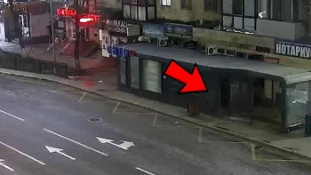 Фотография к новости: Астанада аялдаманың әйнегін сындырған кезекті вандал ұсталды