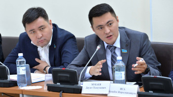 Фотография к новости: «Жастар тегін сұрап отырған жоқ». Мұқаев жалдамалы пәтерде тұратындардың жанайқайын жеткізді