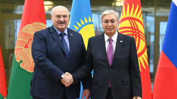 Фотография к новости: Қасым-Жомарт Тоқаевты Лукашенко қарсы алды