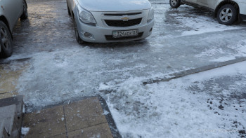 Фотография к новости: Республикалық жолдарға 2 мың текше метр құм-тұз қоспасы себілді