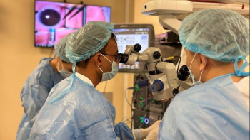 Фотография к новости: Үндістаннан келген танымал хирург елордалық дәрігерлерге мастер-класс өткізді