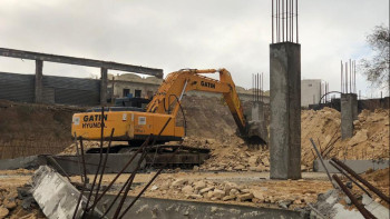 Фотография к новости: Ақтауда заңсыз тұрғын үй құрылысы бұзылды