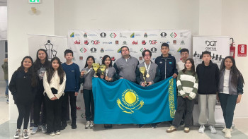 Фотография к новости: Қазақстанның жас шахматшылары әлем чемпионатында үш медаль жеңіп алды