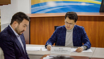 Фотография к новости: Министр Ақмола облысындағы ауылдарға қосымша базалық станциялар орнатуды тапсырды