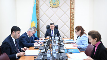 Фотография к новости: Сенатта алаяқтардың несие рәсімдеуіне жол бермейтін заң қаралды