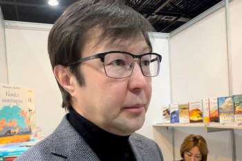 Фотография к новости: Жастар кітап оқымайды деген бос әңгіме – Ақберен Елгезек