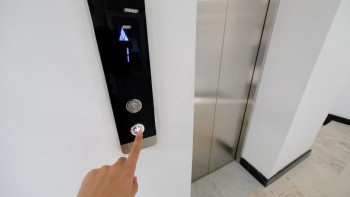 Фотография к новости: Алматының Әуезов ауданында 95 үйдің жеделсатысы ауыстырылды