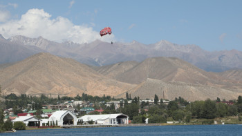 Фотография к новости: Қазақстандықтар жаңа жылда шетелге шығуға қанша ақша жұмсайды