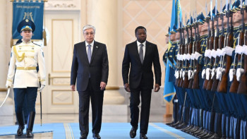 Фотография к новости: Ақордада Того Республикасының Президентін салтанатты қарсы алу рәсімі өтті