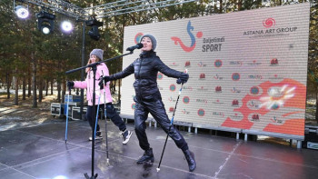 Фотография к новости: Қол жетімді спорт: Астанада скандинавиялық жүрістен фестиваль өтті