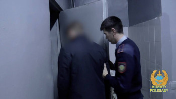 Фотография к новости: Алматыда 500-ге жуық егілген көшетті жұлып алған күдіктілер ұсталды