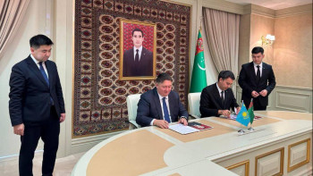 Фотография к новости: Қазақстан мен Түркіменстан көлік саласындағы өзара байланыс туралы меморандумға қол қойды