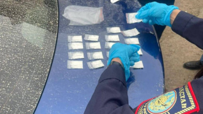 Шымкенттік әйелден 20 пакет синтетикалық есірткі тәркіленді