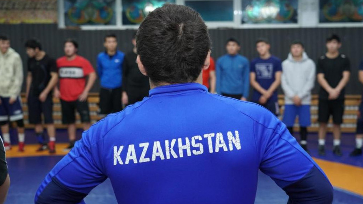 Астанада еркін күрес шеберлері жас спортшылармен кездесті