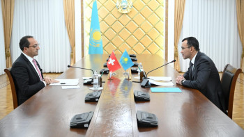 Фотография к новости: Әшімбаев Швейцарияның қазақстандағы елшісімен кездесті