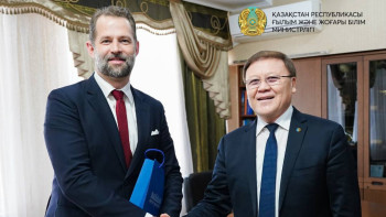 Фотография к новости: Жетісулық студенттер Канада елшісімен кездесті