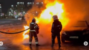 Фотография к новости: Астанада ішінде адам отырған көлік жанып кеткен