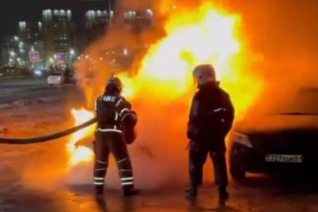 Фотография к новости: Астанада ішінде адам отырған көлік жанып кеткен