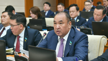 Фотография к новости: 257 мың теңгеден 1,5 млн теңгеге дейін. Депутат ғылым мен ғалымның жағдайы жайлы айтты