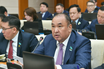 Фотография к новости: 257 мың теңгеден 1,5 млн теңгеге дейін. Депутат ғылым мен ғалымның жағдайы жайлы айтты