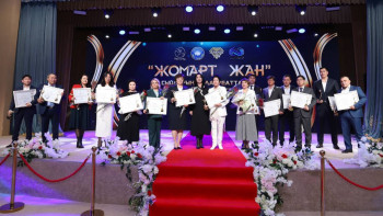 Фотография к новости: Маңғыстаулық меценаттарға «Жомарт жан» сыйлығы табысталды