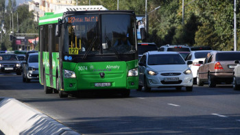 Фотография к новости: Алматыда бағдаршамдар қоғамдық көлікке басымдық береді