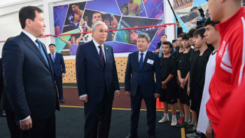 Фотография к новости: Президент Мәртөк ауданындағы Саржансай cпорт кешеніне барды