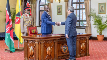 Фотография к новости: Қазақстан Елшісі Кения Президентіне сенім грамоталарын тапсырды