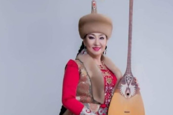 Фотография к новости: Жыраудың аузынан шыққан сөз биік болу керек – Елмұра Жаңаберген