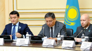 Фотография к новости: Алматыда электрокарларға арналған 300 тұрақ орнатылады