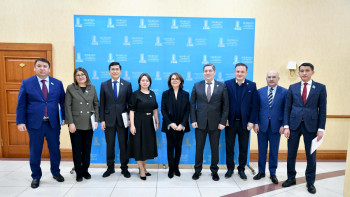 Фотография к новости: Мәжіліске Грузия Парламенті Мәдениет комитетінің басшысы келді