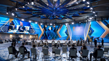 Фотография к новости: Елордада шетелдік сарапшылар жаһандық мәселелерді талқылады