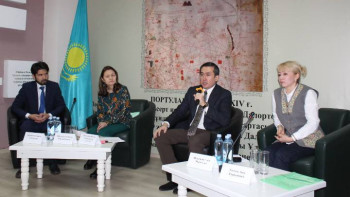 Фотография к новости: Қазақстандағы жазба мұраларды қалпына келтіру мәселесі талқыланды