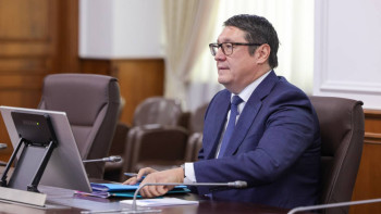 Фотография к новости: "АҚШ дипломаты 9 айда, ал сіз ше?". БАҚ өкілі министрді сынап тастады