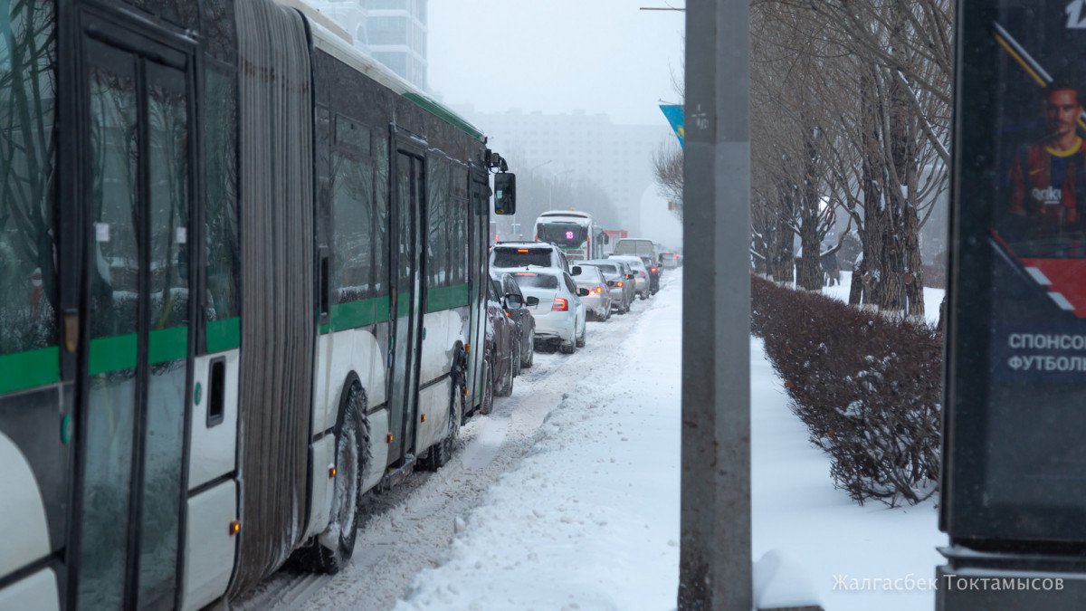 Алматыда үш автобустың қатысуымен жол-көлік оқиғасы болды