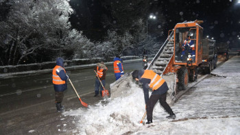 Фотография к новости: Алматы көшелерінен 3 мың текше метрден астам қар шығарылды