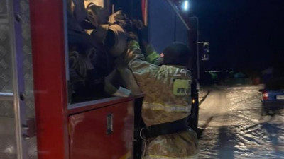 Төтенше жағдай қызметкерлері 800-ден астам адамды құтқарды