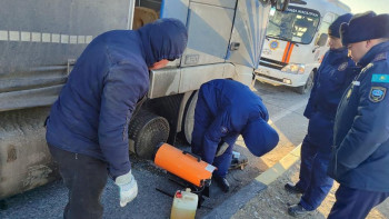 Фотография к новости: Жолдағы медициналық-құтқару пункттері көлік жүргізушілеріне көмектесіп жатыр